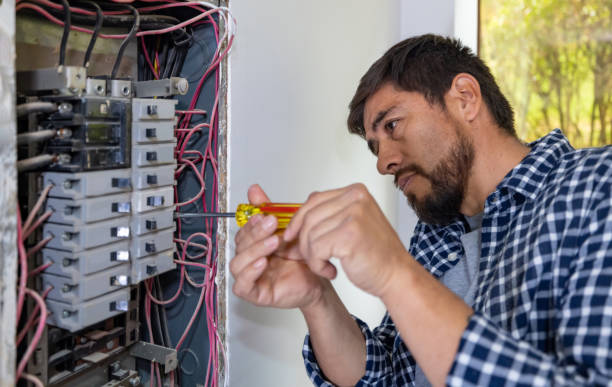 Best Circuit Breaker Repair  in Des Moines, IA